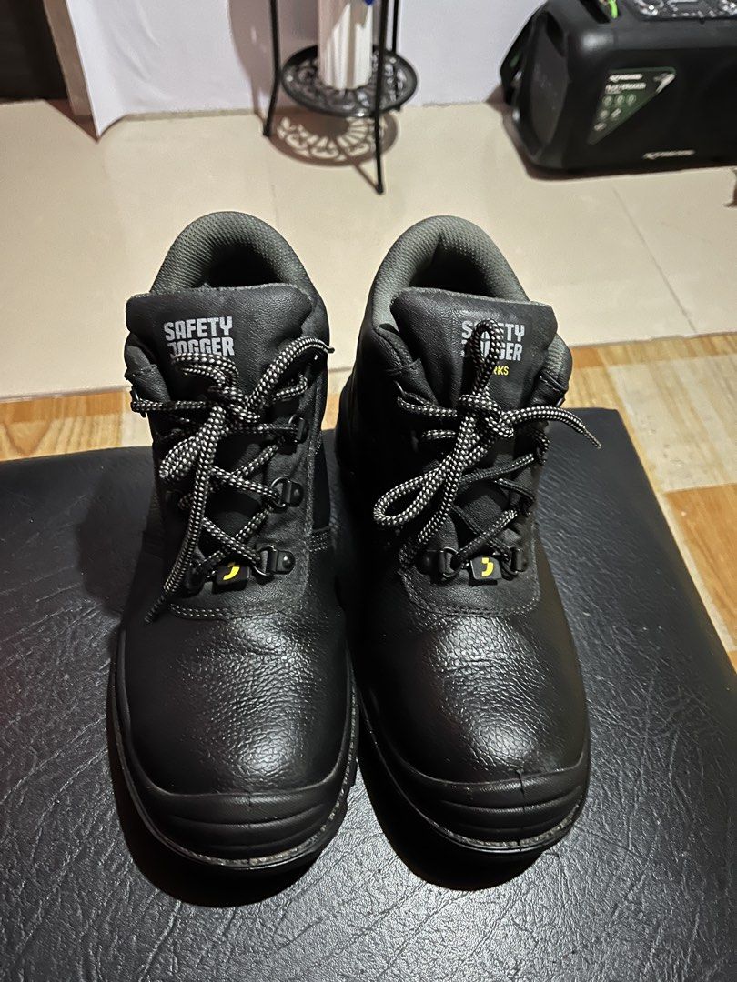 Safety shoes/combat shoes (Category: Boots) located in Manila. Submitted by gabriellealter (Listing ID 1455482433, Image 2). Description: Safety Jogger Bestboy Size 41, almost brand new. Good for welding, hiking, or combat. The original price is 1,500 but I’m selling it for 1,150. No one’s using it so I will sell it instead. NO ORIGINAL BOX included.