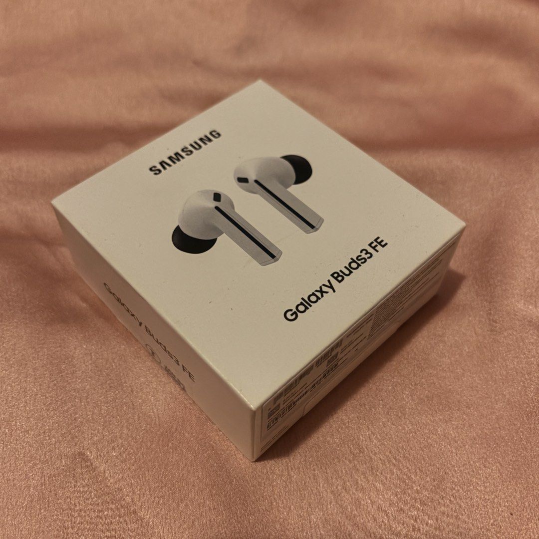 Samsung Galaxy Buds3 FE Wireless Earbuds (Category: Earphones) located in Rizal. Submitted by maleya_c (Listing ID 1455483545, Image 1). Description: - Color: Grey - Manufacturing Date: 2025.08.28 - Brand new and sealed - Original. Money back if proven fake. - Original price: ₱6,990 - Shipping: J&T and Lalamove only - MOP: BPI, Gcash, GoTyme, Security Bank, Union Bank - RFS: Impulse purchase. Declutterring. .