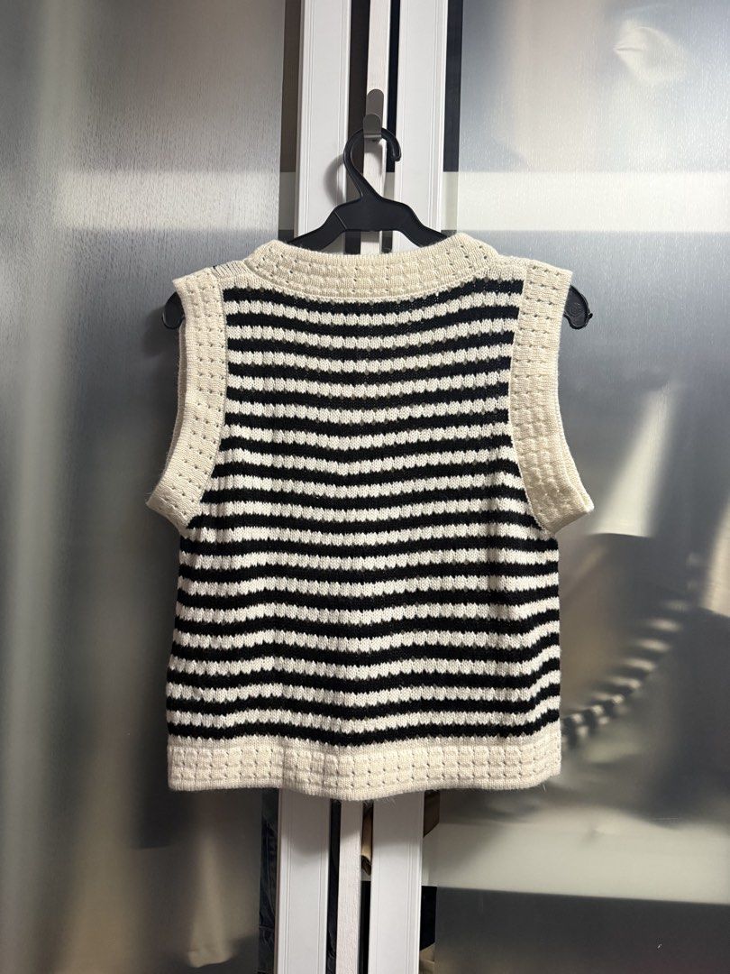 Shein knit vest top (Category: Sleeveless) located in Cainta. Submitted by freeingspaces (Listing ID 1455411392, Image 3). Description: S1.