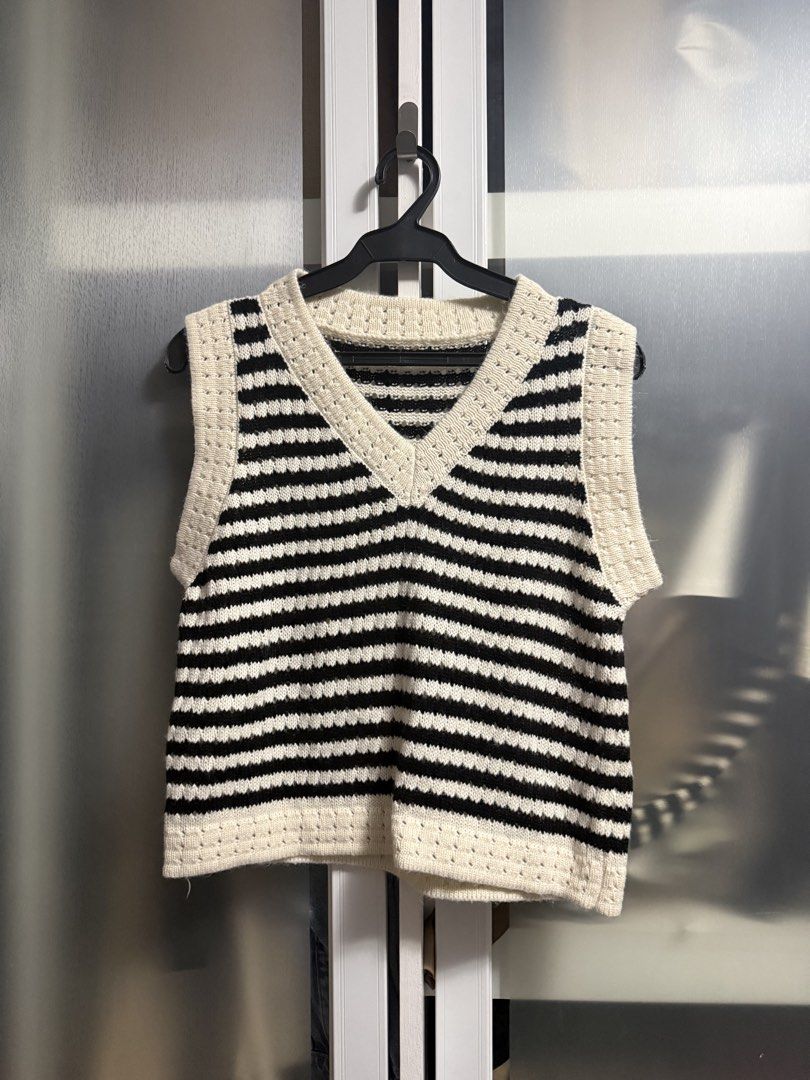 Shein knit vest top (Category: Sleeveless) located in Cainta. Submitted by freeingspaces (Listing ID 1455411392, Image 1). Description: S1.