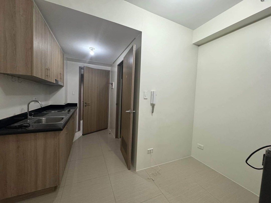 Shore 2 tower 3 (Category: Apartments & Condos) located in Paranaque City. Submitted by janell.marcos04 (Listing ID 1455386034, Image 3). Description: Semi-furnished 9th floor .
