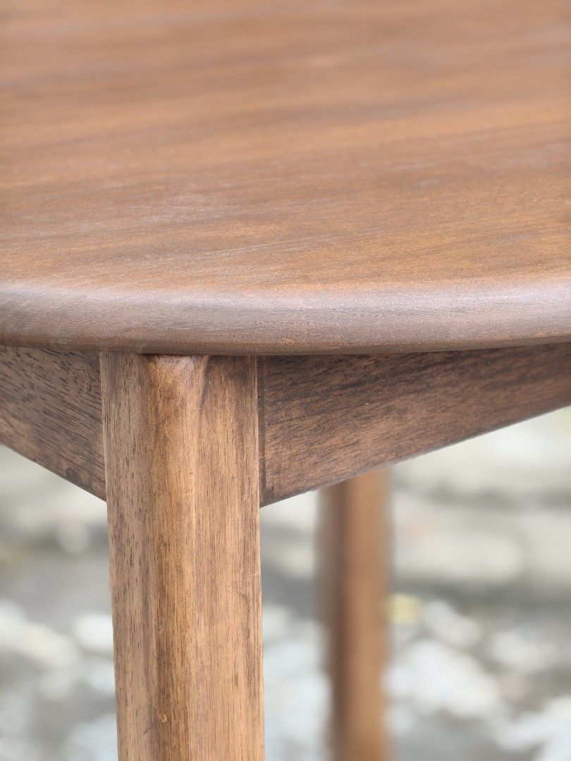 Solid wood round dining / cafe table (Category: Tables & Sets) located in Cavite. Submitted by yourownspace.tgyty (Listing ID 1455323849, Image 3). Description: newly refinished. solid wood round dining / cafe table.