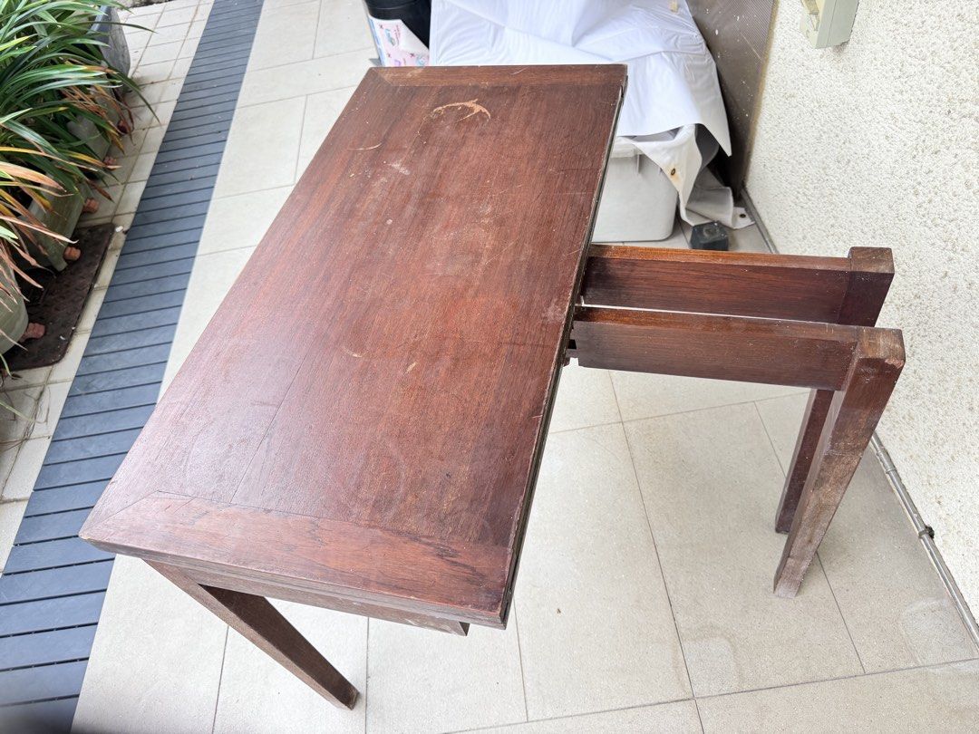Square table foldable table (Category: Tables & Sets) located in Singapore. Submitted by bbflowers (Listing ID 1455361279, Image 2). Description: Square table the size of a mahjong table for free Pick up Lorong Tanggam .