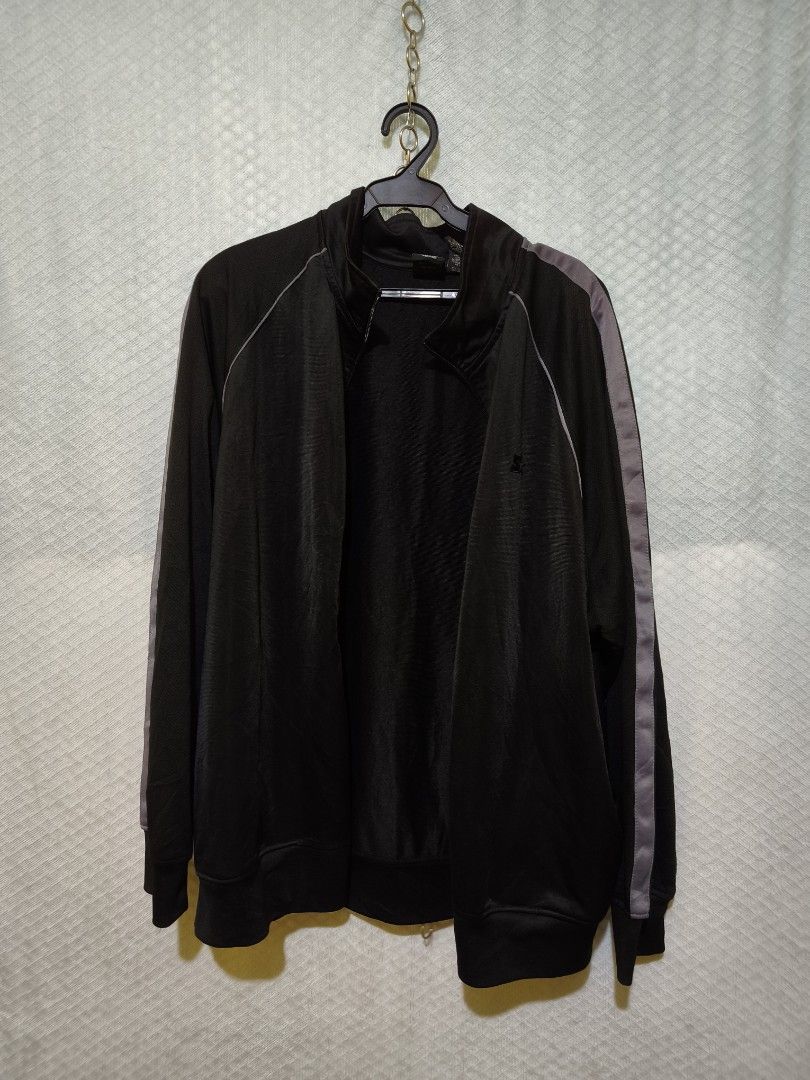 Starter Track jacket (Category: Activewear) located in La Paz. Submitted by carou89146 (Listing ID 1455418299, Image 1). Description: This is a genuine starter , I'm selling low because its zipper needs some repair. The jacket still lightly used but since it's zipper is not working I marked it as well used. XL on tags but may fit 2xL. Needs some washing, it was stored for some time. GCash plus sf location Ilocos Province jnt .