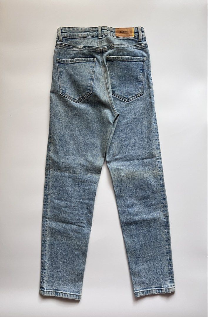stradivarius mom slim fit jeans (Category: Jeans) located in Dasmarinas. Submitted by pinex (Listing ID 1455415373, Image 3). Description: - L: 38in - W: 13in laid flat - no issues.