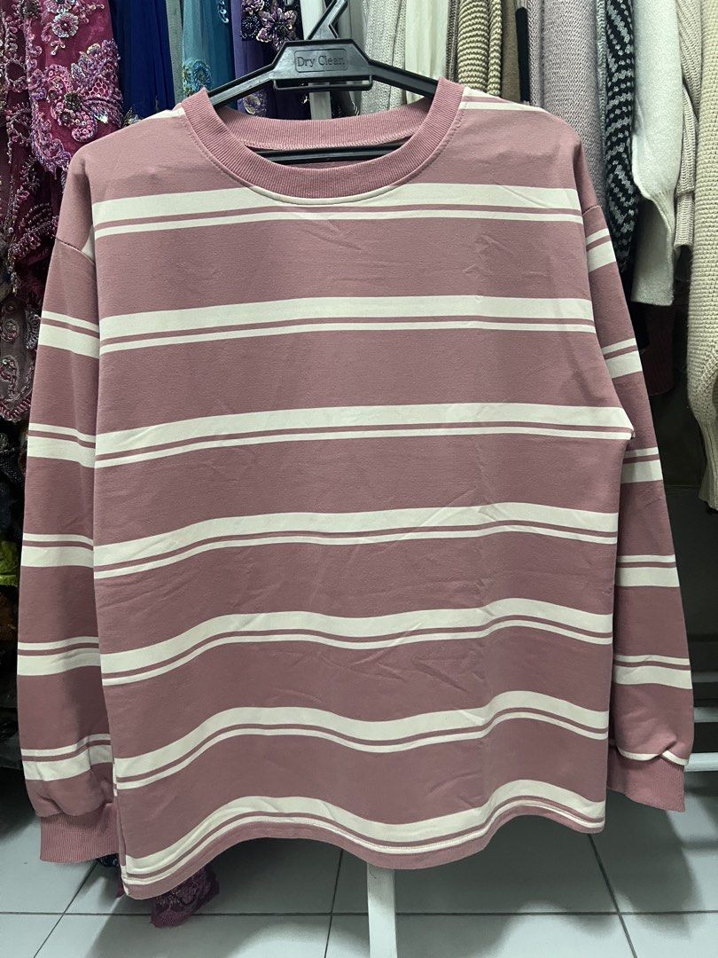 Stripes basic RM10 (Category: Longsleeves) located in Kuala Lumpur. Submitted by rose0511.crystal (Listing ID 1455356032, Image 1). Description: Pit : boleh pergi smpai 22 lebih camtu Labuh : 25.7 camtu Berminat dm/wasabi OII5II4328I lekaih Fast pay only (booking with payment) Nak pickup : Aman Puri Kepong Kalau jauh : kita post ✅.