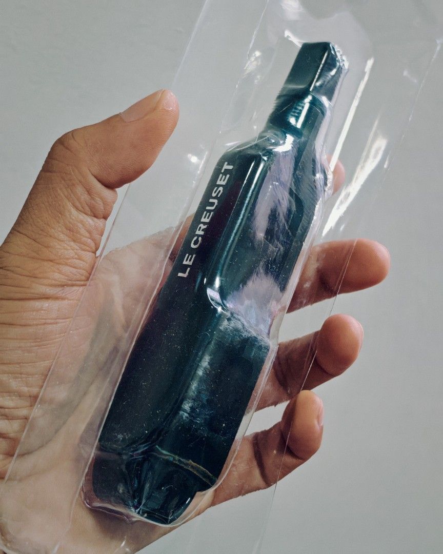 The Le Creuset PM-100 Pocket Model Corkscrew (Category: Dinnerware & Cutlery) located in Valenzuela. Submitted by mendozagz (Listing ID 1455421445, Image 3). Description: The Le Creuset PM-100 Pocket Model Corkscrew features a compact, durable plastic body in black onyx with a detachable handle that doubles as a foil cutter or alignment guide. Design: Lightweight, pocket-sized frame engineered for portable, effortless cork removal. Mechanism: Use