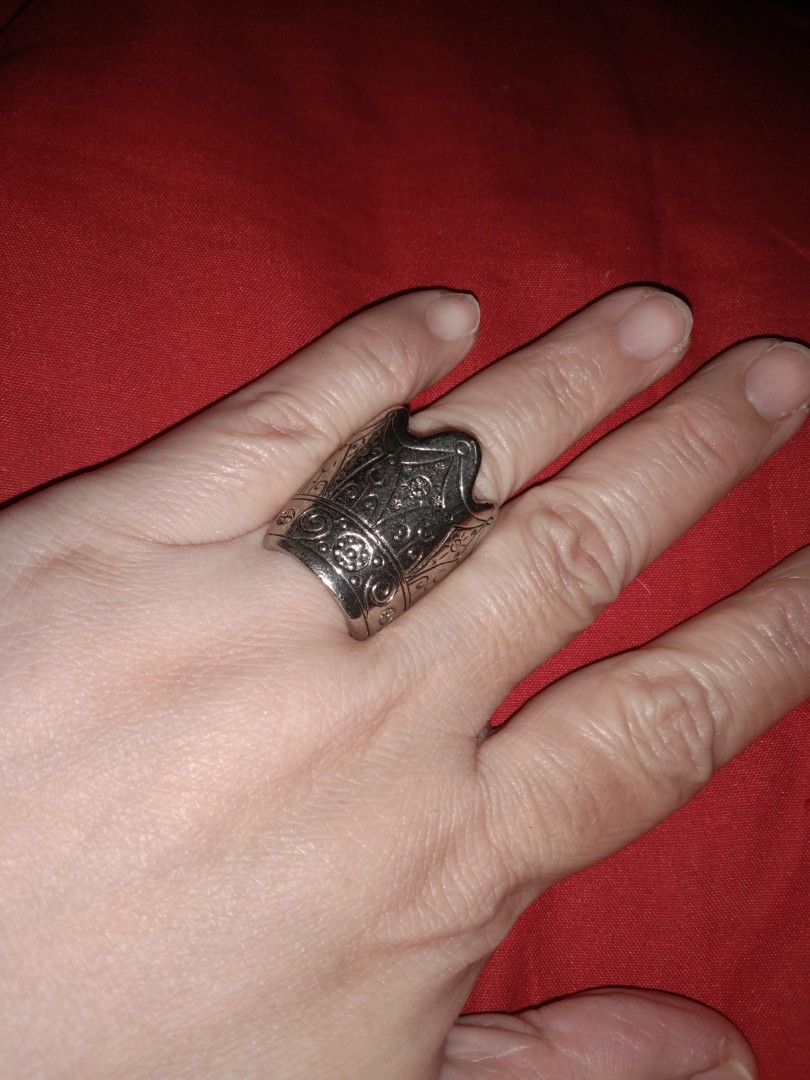 Thick crown ring stainless adjustable (Category: Rings) located in Quezon City. Submitted by eidorableshop (Listing ID 1455478350, Image 2). Description: .