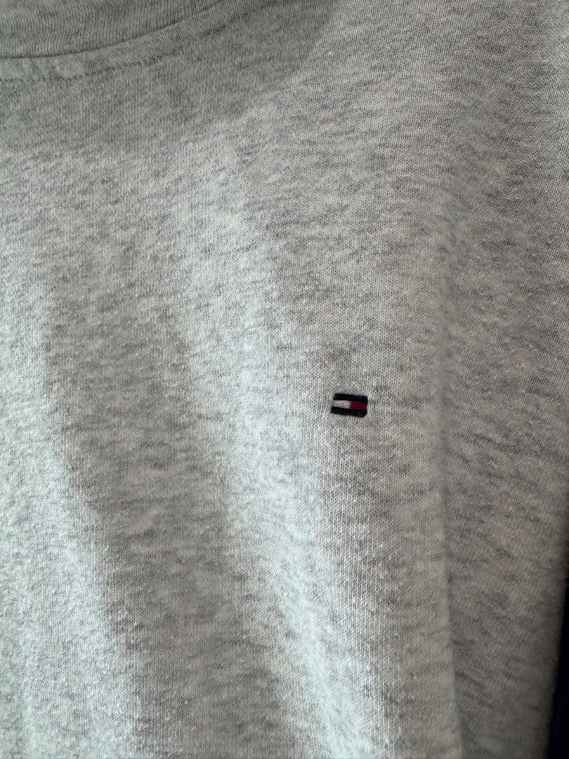 Tommy Hilfiger Pullover Sweater (Category: Coats, Jackets and Outerwear) located in Bulacan. Submitted by _arislmt (Listing ID 1455391029, Image 2). Description: Missing drawstrings (see last photo for reference) No stains.