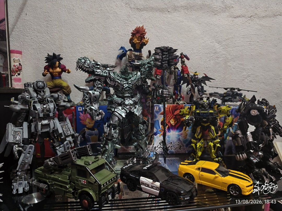 transformers (Category: Toys & Games) located in Kuala Klawang. Submitted by alazizi_apak (Listing ID 1455425285, Image 1). Description: transformers to letgo all in tak ingat dah brand. nak gambar kotak pon boleh sy kasi .pm saja. blackout,ironhide dan rachet tak pernah transform harga rm890 nego?sikit saja..harga rugi.😅 cod digalakkan :kuala klawang(negeri sembilan) postage:ikut berat.