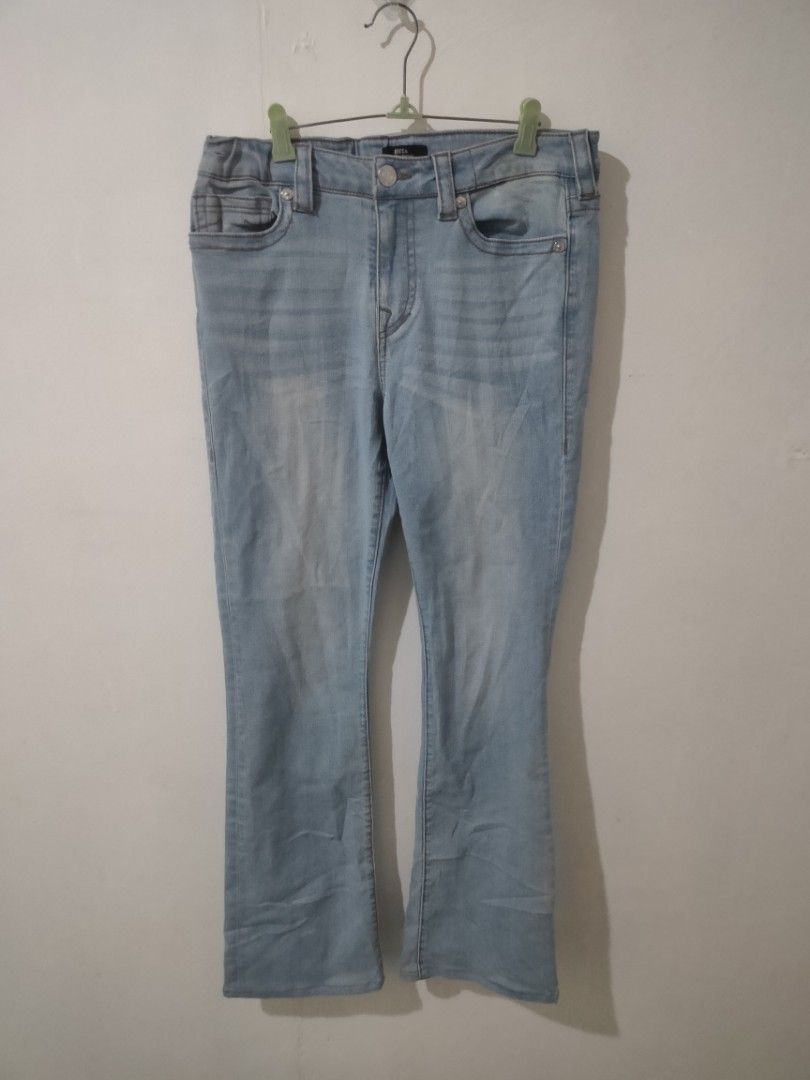True Religion Becca Mid Rise Bootcut Pants (Category: Jeans) located in Ozamiz City. Submitted by outregrails (Listing ID 1454795744, Image 3). Description: Excellent condition 31 on tag Actual waist 31 kasya hanggang 33 Length 40 inches.