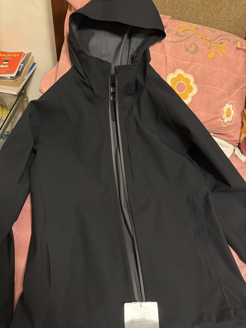 Uniqlo BLOCKTECH Hooded Jacket Black (Category: Coats, Jackets and Outerwear) located in San Isidro. Submitted by rishpb (Listing ID 1455454373, Image 1). Description: - Uniqlo BLOCKTECH Jacket Small size -Bought from Japan -currently out of stock in PH - Color: Black - Water-repellent and windproof material RFS: wrong size .
