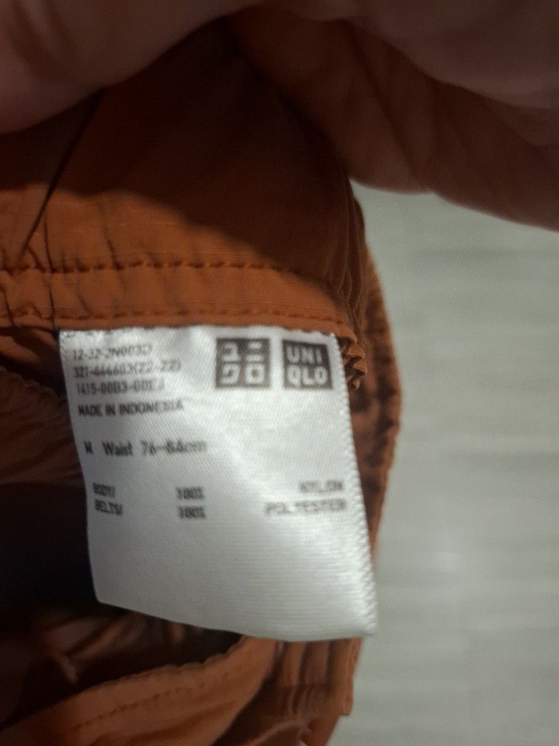 Uniqlo Cargo Shorts - Brown - Size M (Category: Shorts) located in Taguig. Submitted by chztx (Listing ID 1455452499, Image 3). Description: - Uniqlo Cargo Shorts - size M - Color: Brown - Comfortable elastic waistband - Multiple functional pockets .