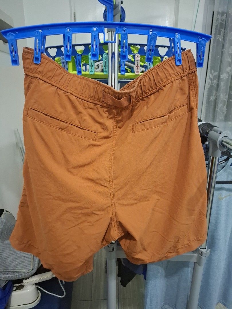 Uniqlo Cargo Shorts - Brown - Size M (Category: Shorts) located in Taguig. Submitted by chztx (Listing ID 1455452499, Image 2). Description: - Uniqlo Cargo Shorts - size M - Color: Brown - Comfortable elastic waistband - Multiple functional pockets .