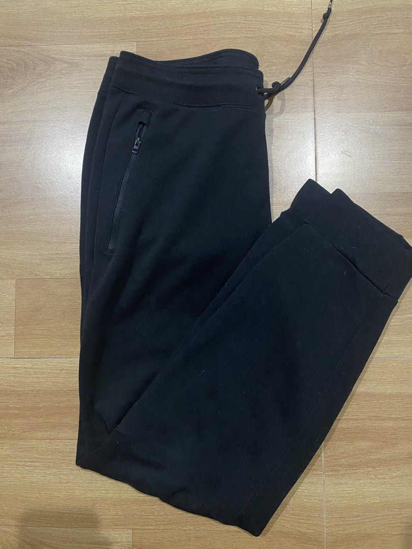 Uniqlo Dry Stretch Sweatpants (Category: Joggers) located in Santa Rosa. Submitted by lesssojuplease (Listing ID 1455411078, Image 1). Description: Size medium on tag fits 32-26 Back zipper issue All zippers working Selling as is Ship via J&T, Lalamove Location: Sta. Rosa, Laguna.
