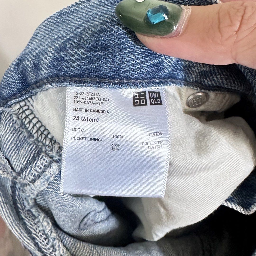 Uniqlo Ripped Jeans (Category: Jeans) located in Manila. Submitted by preamorph (Listing ID 1455477648, Image 2). Description: worn twixe Size 24 in (61 cm).