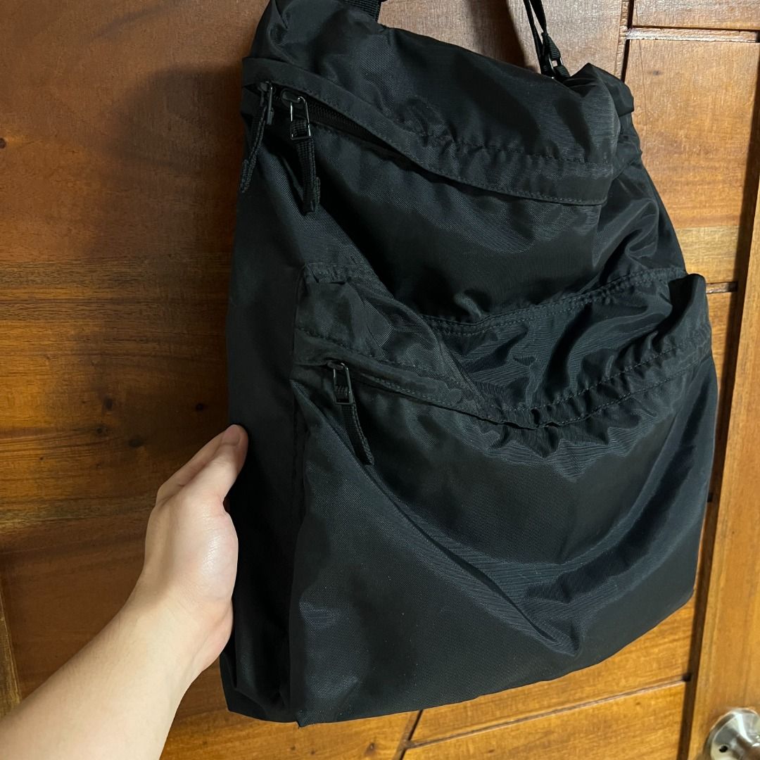 Uniqlo Utility 2-Way Bag (Category: Backpacks) located in Navotas City. Submitted by easy.transactions (Listing ID 1455416452, Image 2). Description: Very Good Condition, No flaws.