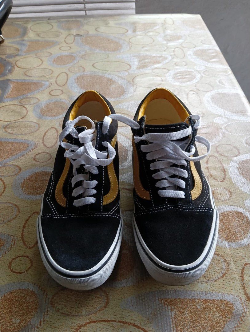Vans (Category: Sneakers) located in Petaling Jaya. Submitted by zarulaidi (Listing ID 1455441339, Image 3). Description: Original With box.