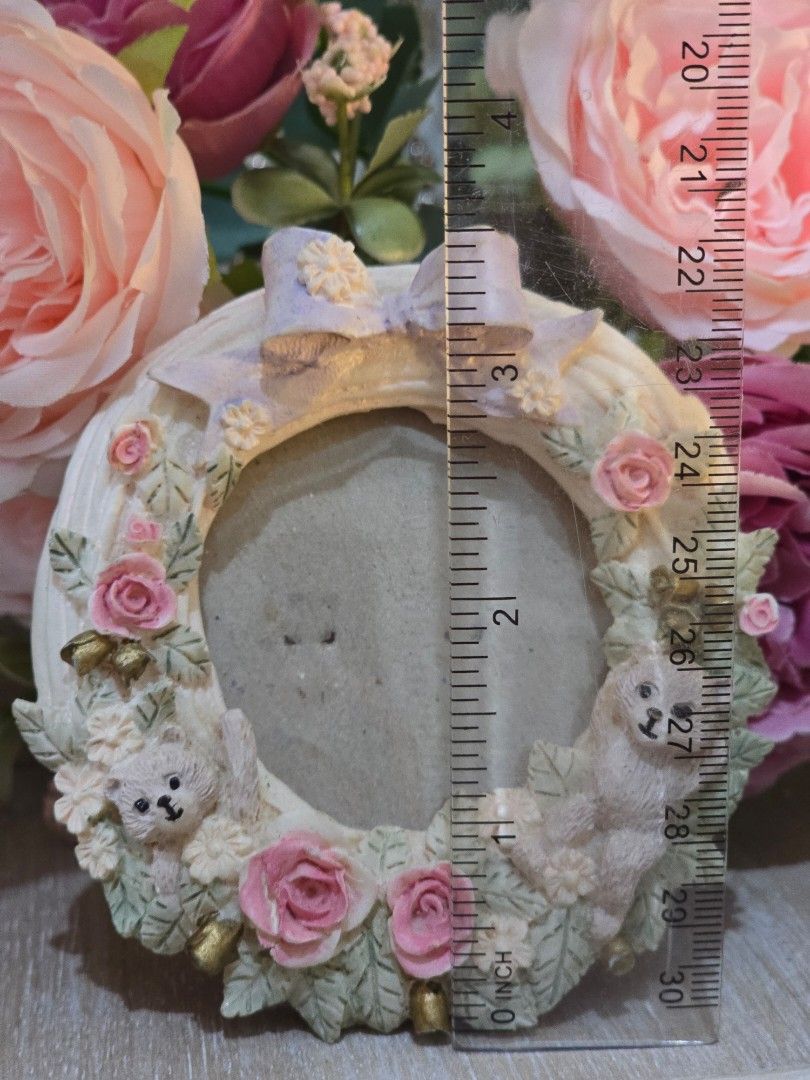 Vintage Style Picture Frame 1991 (Category: Frames & Pictures) located in Taguig. Submitted by themessynook (Listing ID 1455490155, Image 3). Description: .