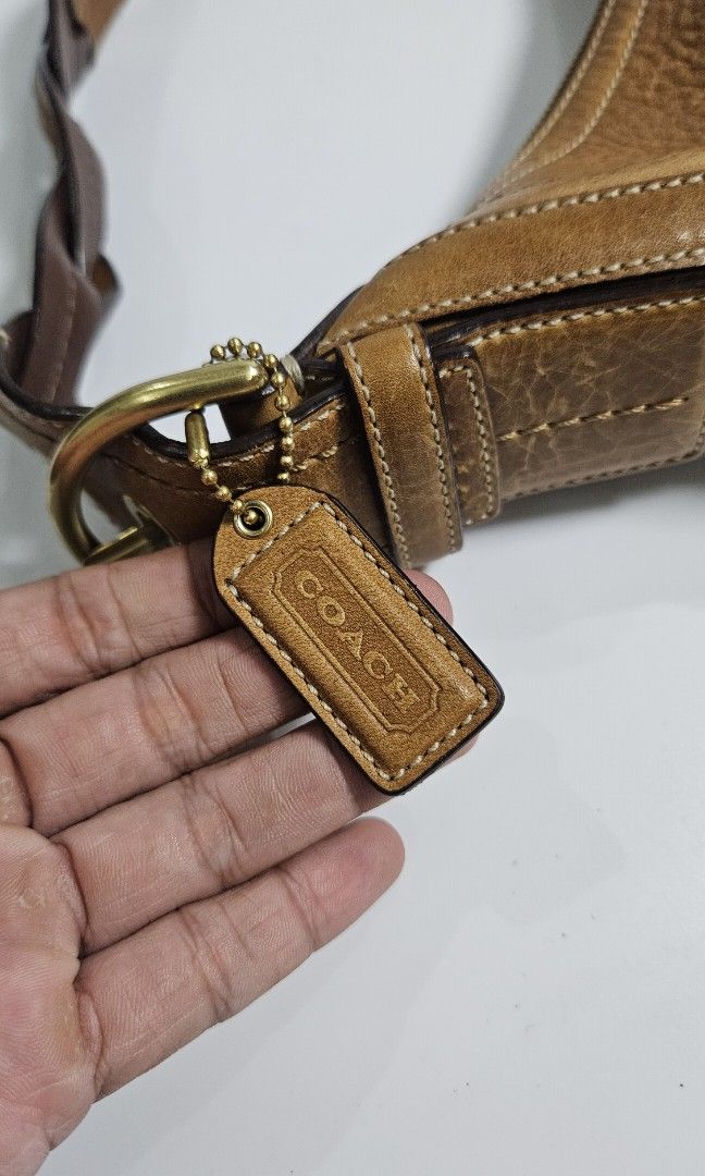 Coach Soho brown leather shoulder bag (Category: Luxury Bags & Wallets) located in Alfonso. Submitted by jbcamet (Listing ID 1455250641, Image 3). Description: vintage Y2K Coach Soho Dylan brown pebbled leather hobo bag authentic no issue.