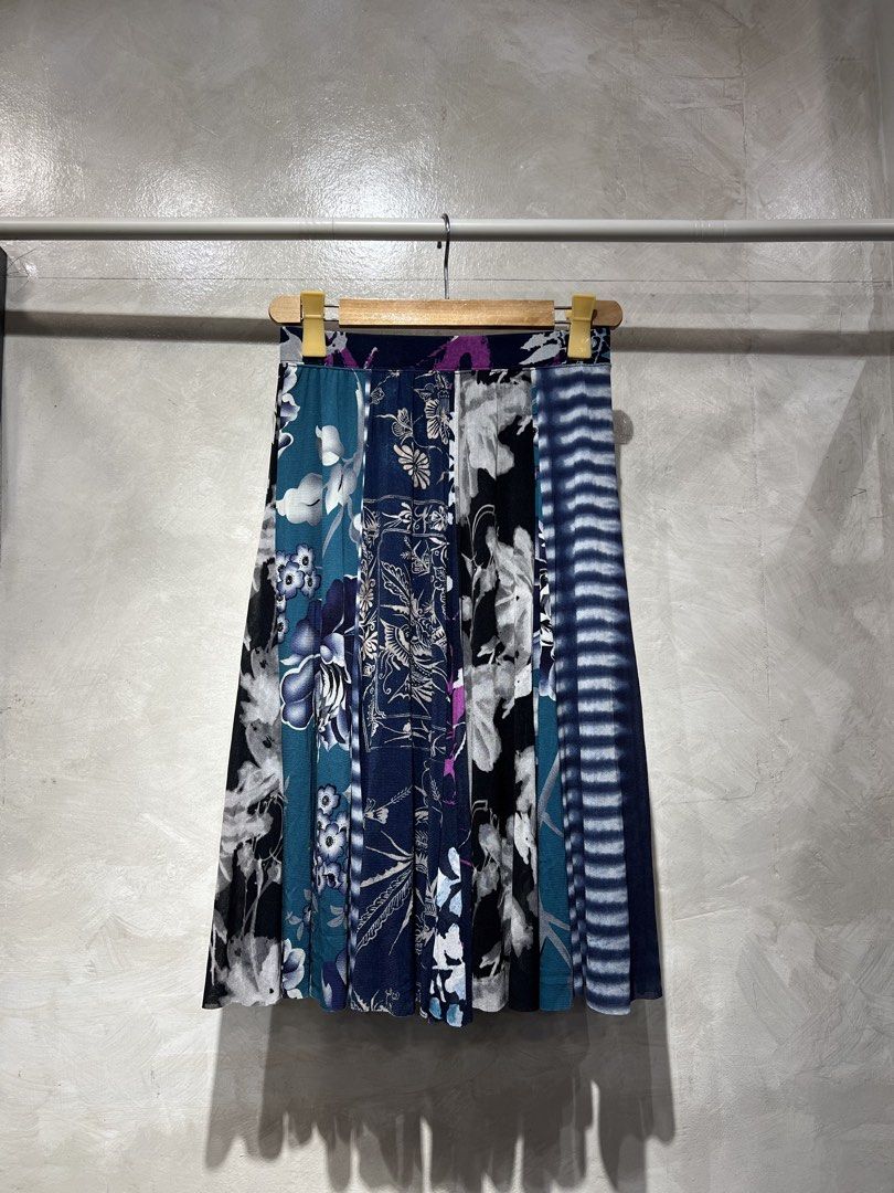 Vivienne tam printed mesh long skirt (Category: Skirts) located in Manila. Submitted by -handpick- (Listing ID 1455475879, Image 1). Description: Vivienne tam printed mesh long skirt Size : Small on tag Excellent condition No issue .