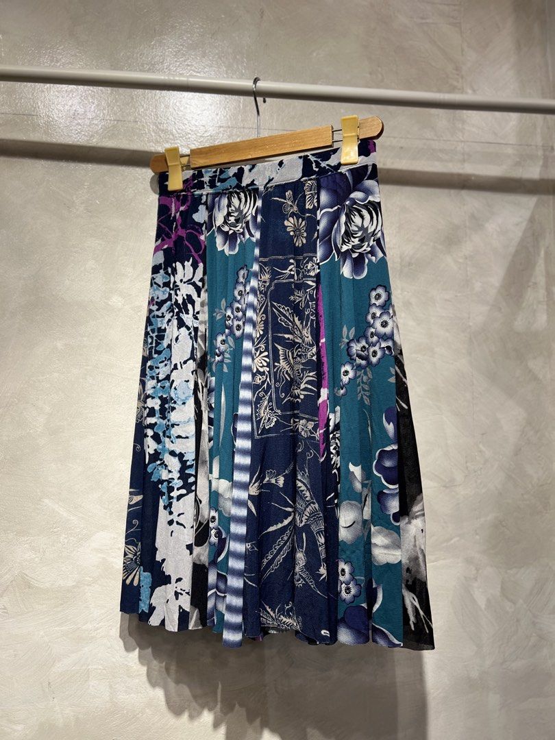 Vivienne tam printed mesh long skirt (Category: Skirts) located in Manila. Submitted by -handpick- (Listing ID 1455475879, Image 2). Description: Vivienne tam printed mesh long skirt Size : Small on tag Excellent condition No issue .