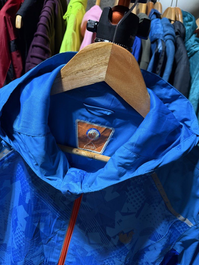 Windbreaker (Category: Hoodies) located in Bulacan. Submitted by eman02 (Listing ID 1455344303, Image 3). Description: 💥 REMINDERS: 📢 Thrifted pieces — may have minor flaws, manage expectations 🎨 Colors may vary due to lighting 💳 Payment: GCash / Bank Transfer 📦 Courier: J&T happy Thrifting 🛒😁❤️ “📌 Disclaimer: Hindi po ito affiliated, sponsored, o official product ng anumang brand.”.