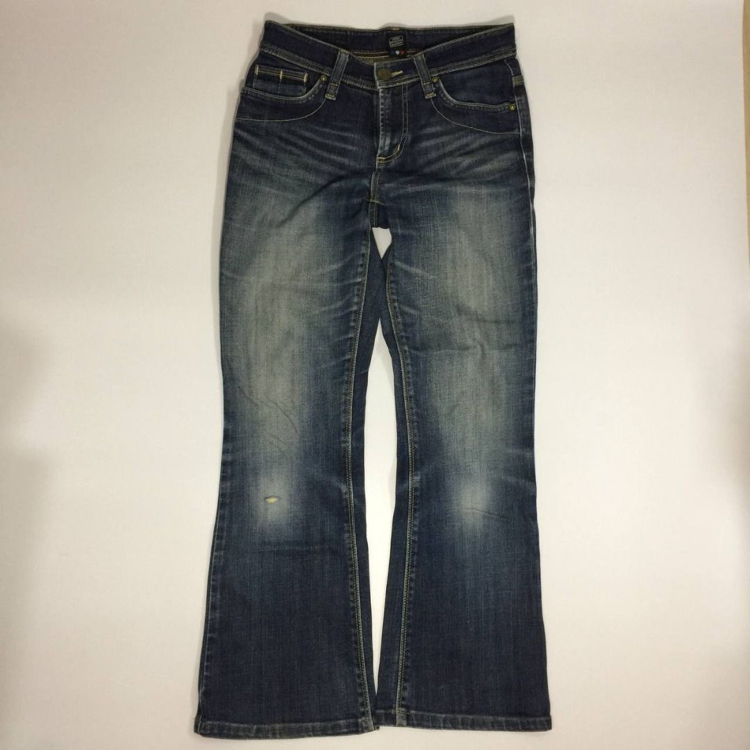 Y2k Flared Washed Dark Jeans Pants C seventeen (Category: Jeans) located in Pagsanjan. Submitted by ovothrift (Listing ID 1455405668, Image 1). Description: size - 27 length - 37 hem - 9 thigh - 10.5 front rise - 8.5 back rise - 14 very good condition authentic issue - faded leather patch Feel free to message me if you have questions or want more photos random freebies each order.