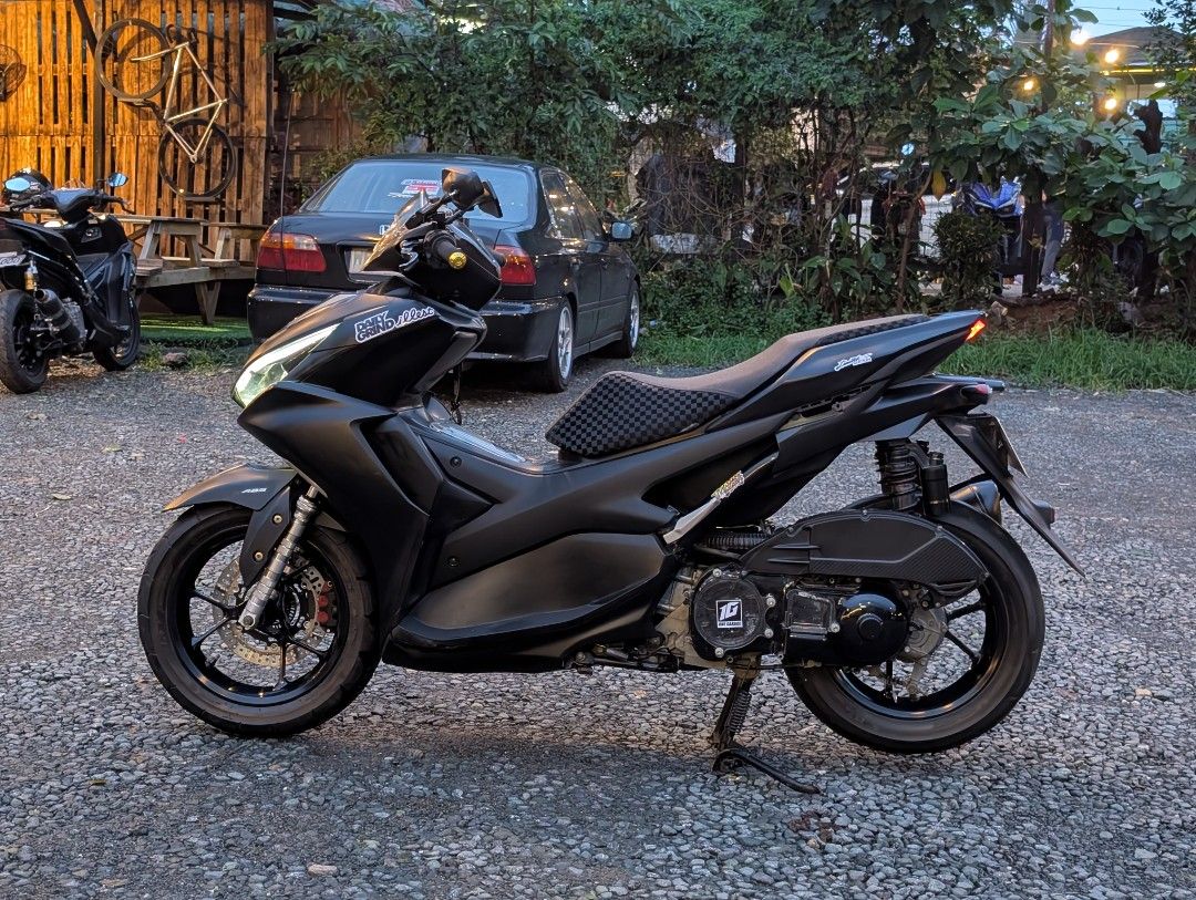Yamaha Aerox 155 2023 (Category: Motorbikes for Sale) located in Marikina City. Submitted by cdlimm (Listing ID 1455467324, Image 3). Description: For Sale or Swap ‼️ YAMAHA AEROX 2023 Non-ABS (CBS) 25k ODO Complete papers Open DOS 2 Valid IDs with signature Newly registered gas n go Upgrades: Street King Side Mirror Race Power Rear Shocks TRC Lighten Front Shocks RCB S26 Caliper Front Black Diamond Caliper Bracket Solfili Brake Master and Perch 