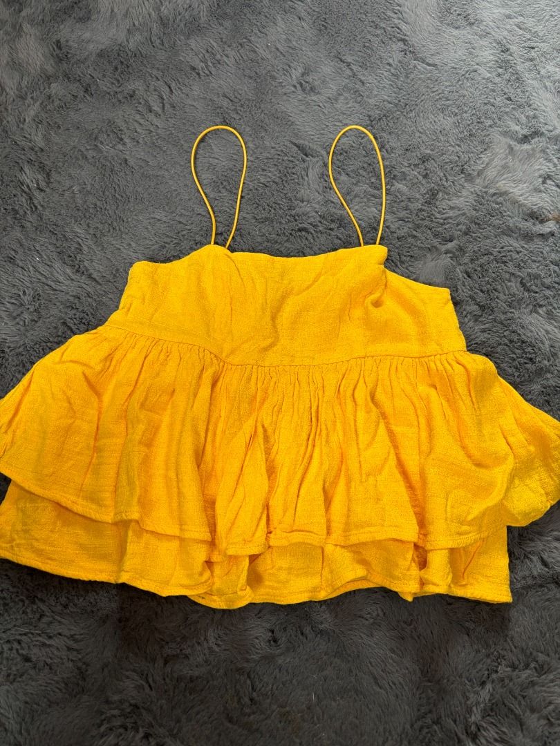 Yellow Urban Outfitters Top (Category: Sleeveless) located in Antipolo. Submitted by dddeclutter (Listing ID 1455415205, Image 1). Description: Yellow Urban Outfitters Top Size: S Color: Army Green Dimensions: 50cm H x 34cm W RFS: Decluttering Price: 400.
