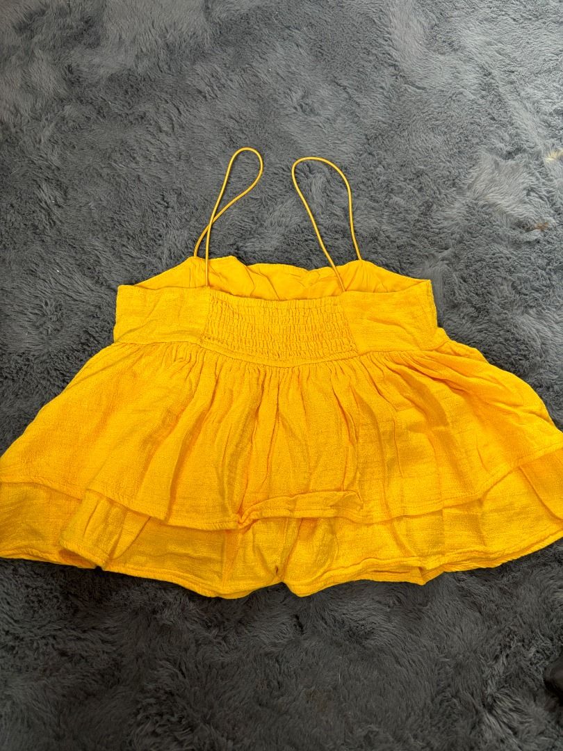 Yellow Urban Outfitters Top (Category: Sleeveless) located in Antipolo. Submitted by dddeclutter (Listing ID 1455415205, Image 2). Description: Yellow Urban Outfitters Top Size: S Color: Army Green Dimensions: 50cm H x 34cm W RFS: Decluttering Price: 400.