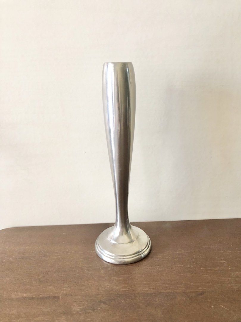 Yukiwa Stainless Steel Holder (Category: Vases & Decorative Bowls) located in Pasig City. Submitted by vintagely (Listing ID 1455427841, Image 1). Description: Hole 3cm Height 8.5 cm Stand width 7cm.