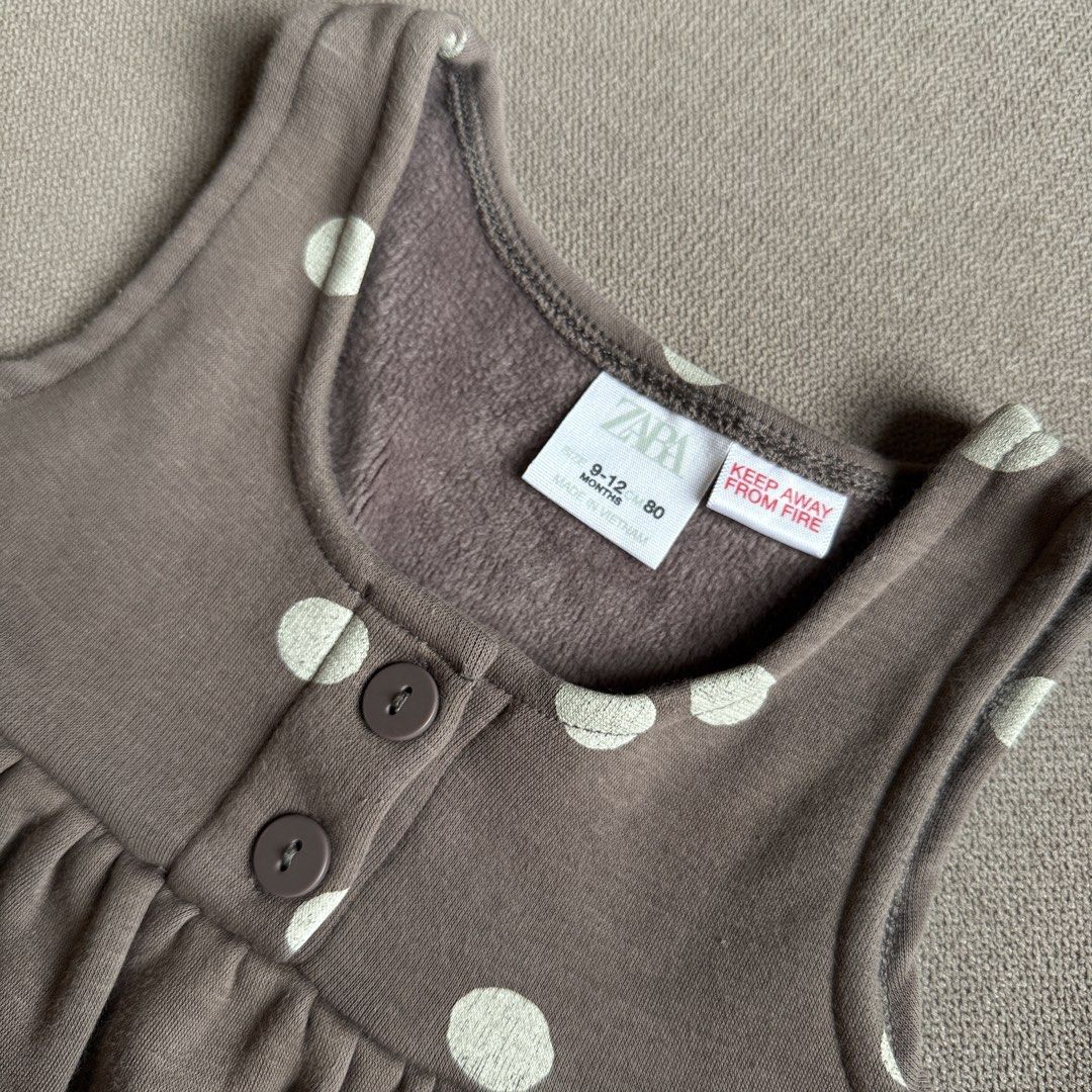 Zara Baby Dress (Category: Babies & Kids Fashion) located in Pandi. Submitted by vaingyn (Listing ID 1455400886, Image 2). Description: Like New 9-12 mons.