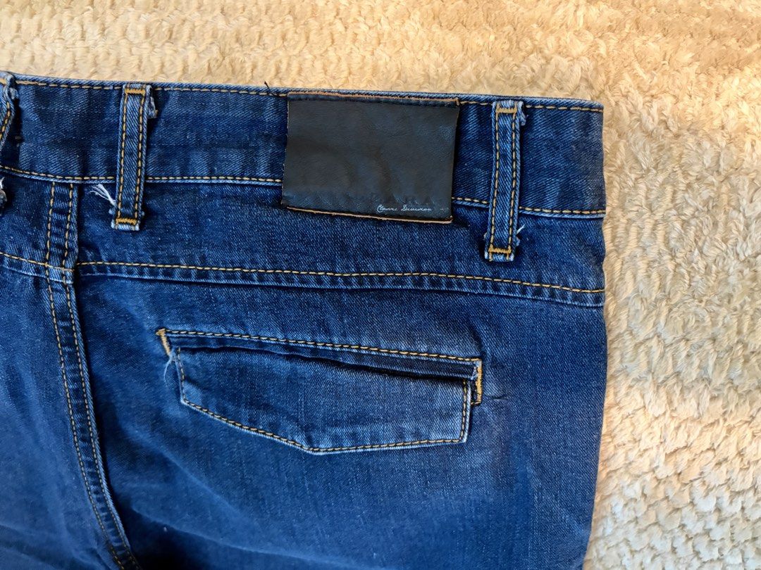 Zara Man Blue Denim Jeans Size 32 (Category: Jeans) located in Taguig. Submitted by domie (Listing ID 1455377871, Image 3). Description: - Zara Man Blue Denim Jeans - Classic Fit - Size: 32 Waist - Made in Turkey - Two back pockets with button closure - Ideal for casual wear.