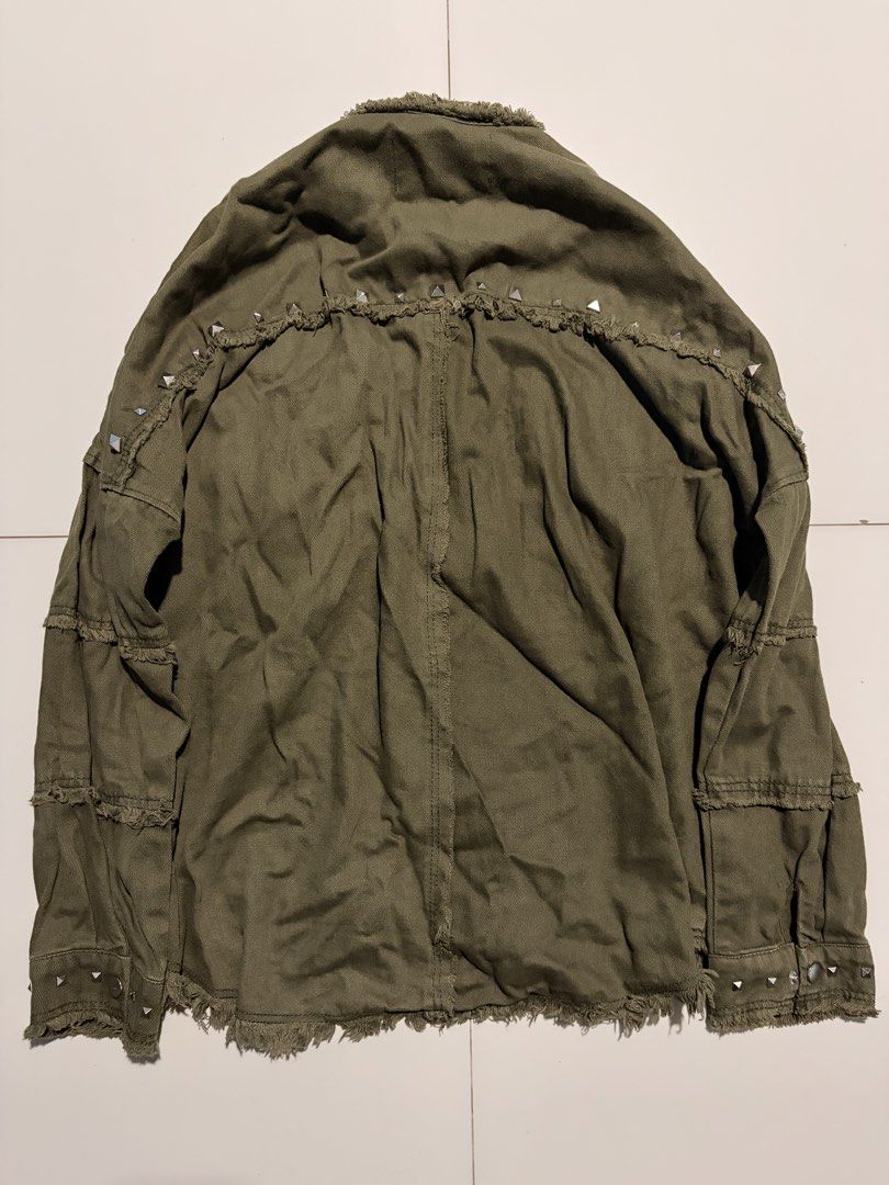 Zara Military Green Jacket (Category: Coats, Jackets and Outerwear) located in Santa Rosa. Submitted by vicchamp (Listing ID 1455424517, Image 2). Description: 24x23.