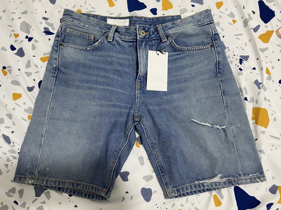 Zara shorts (Category: Shorts) located in Batangas. Submitted by decluttery0908 (Listing ID 1455372634, Image 1). Description: TO SAVE TIME and REPETITION, inquiries covered by this listing will go UNANSWERED. PLEASE READ THE DESCRIPTION BEFORE ASKING. Make reading a habit. ZARA Denim Bermuda Shorts P1395 + sf Bnwt Size: 40 Rigid denim | Mid waist P2395 on tag Denim material is superb. 👌 💯 authentic Bought thru pasabuy for 1295 + 100 sc Selling