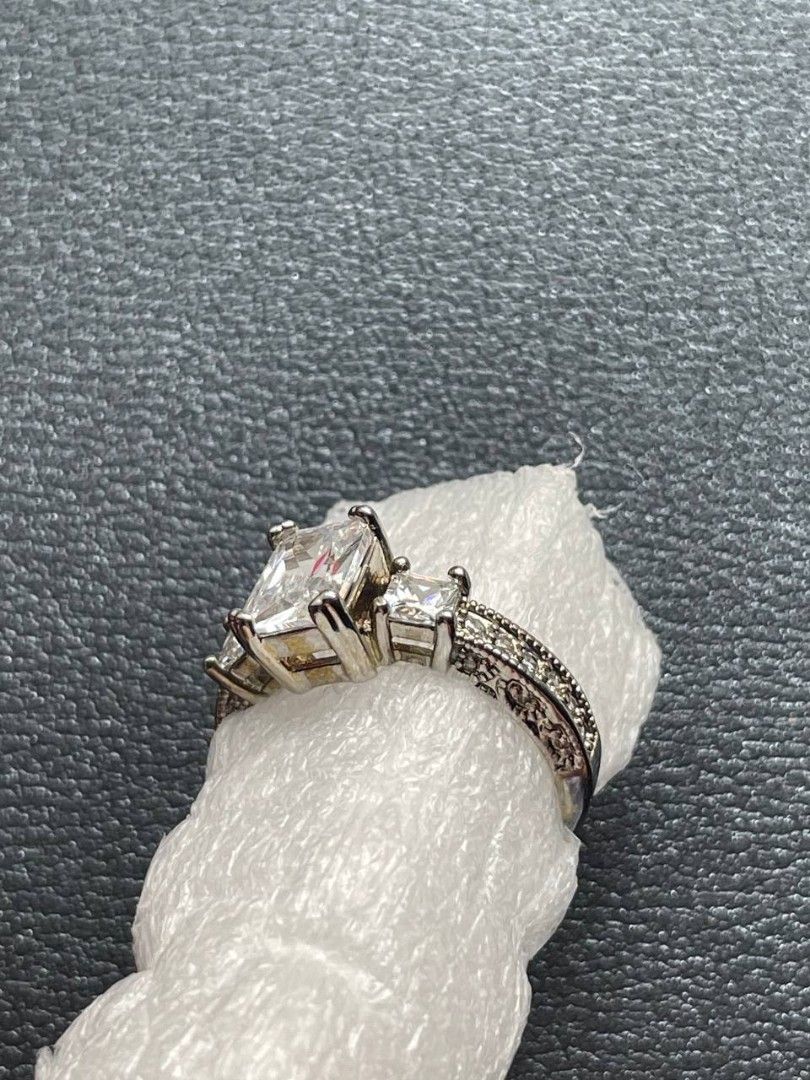 Negotiable 18KGP ring (Category: Rings) located in Dagupan City. Submitted by chichi_declutter (Listing ID 1455530328, Image 3). Description: -Authentic 18KGP ring NEGOTIABLE FOR SURE BUYER.