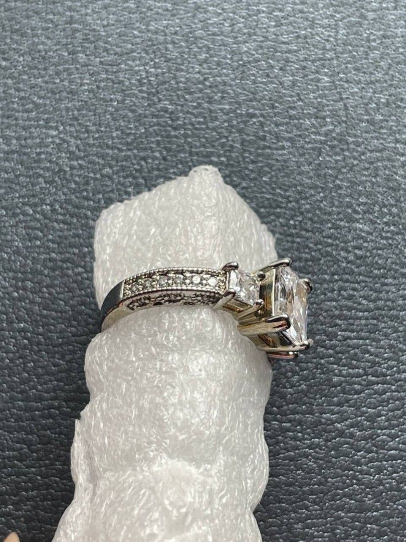 Negotiable 18KGP ring (Category: Rings) located in Dagupan City. Submitted by chichi_declutter (Listing ID 1455530328, Image 2). Description: -Authentic 18KGP ring NEGOTIABLE FOR SURE BUYER.