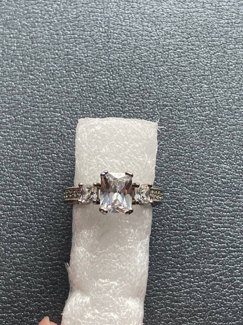Negotiable 18KGP ring (Category: Rings) located in Dagupan City. Submitted by chichi_declutter (Listing ID 1455530328, Image 1). Description: -Authentic 18KGP ring NEGOTIABLE FOR SURE BUYER.