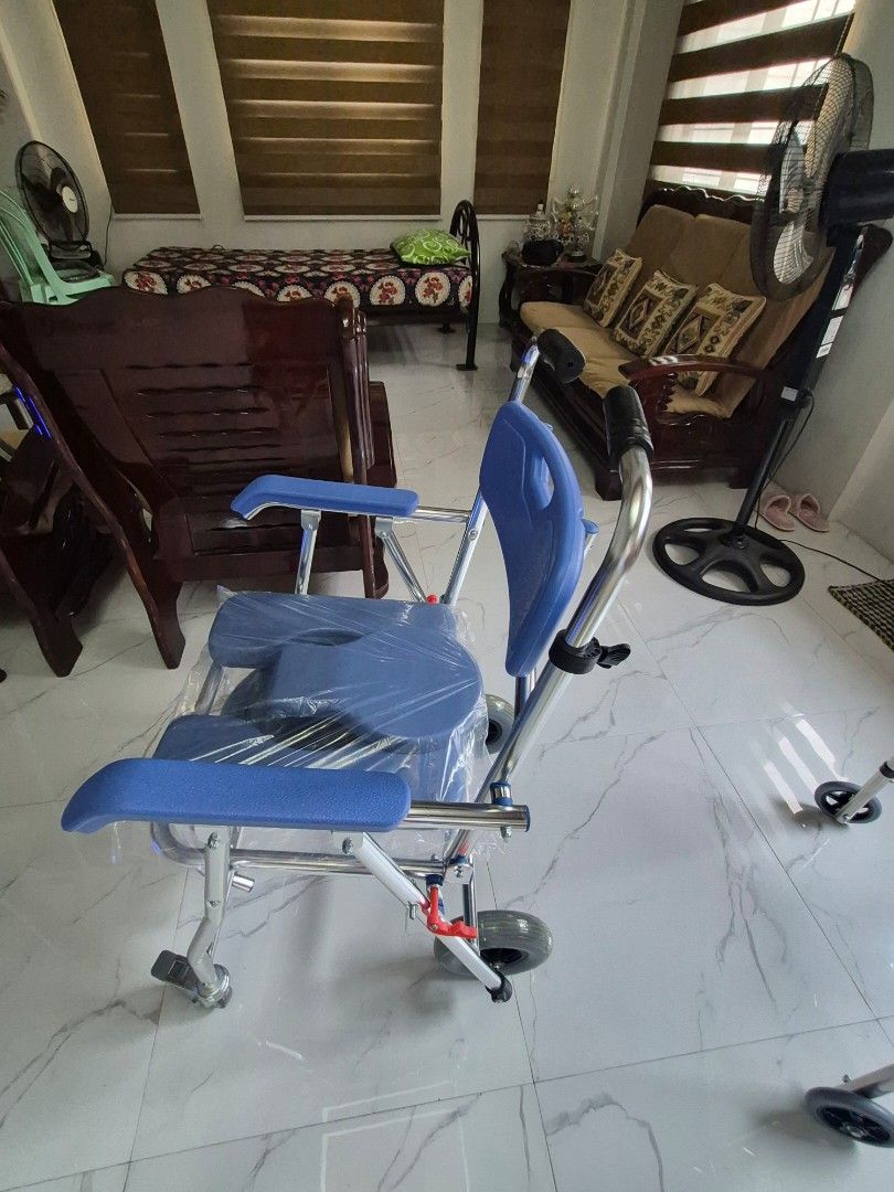 3 in 1 Heavy Duty Commode Chair (Category: Medical Supplies & Tools) located in Bocaue. Submitted by kat.snoopy (Listing ID 1455589419, Image 2). Description: Brand New 3 in 1 Heavy Duty with wheels RFS: Wala na po kasi ung gagamit 0917 4466956.