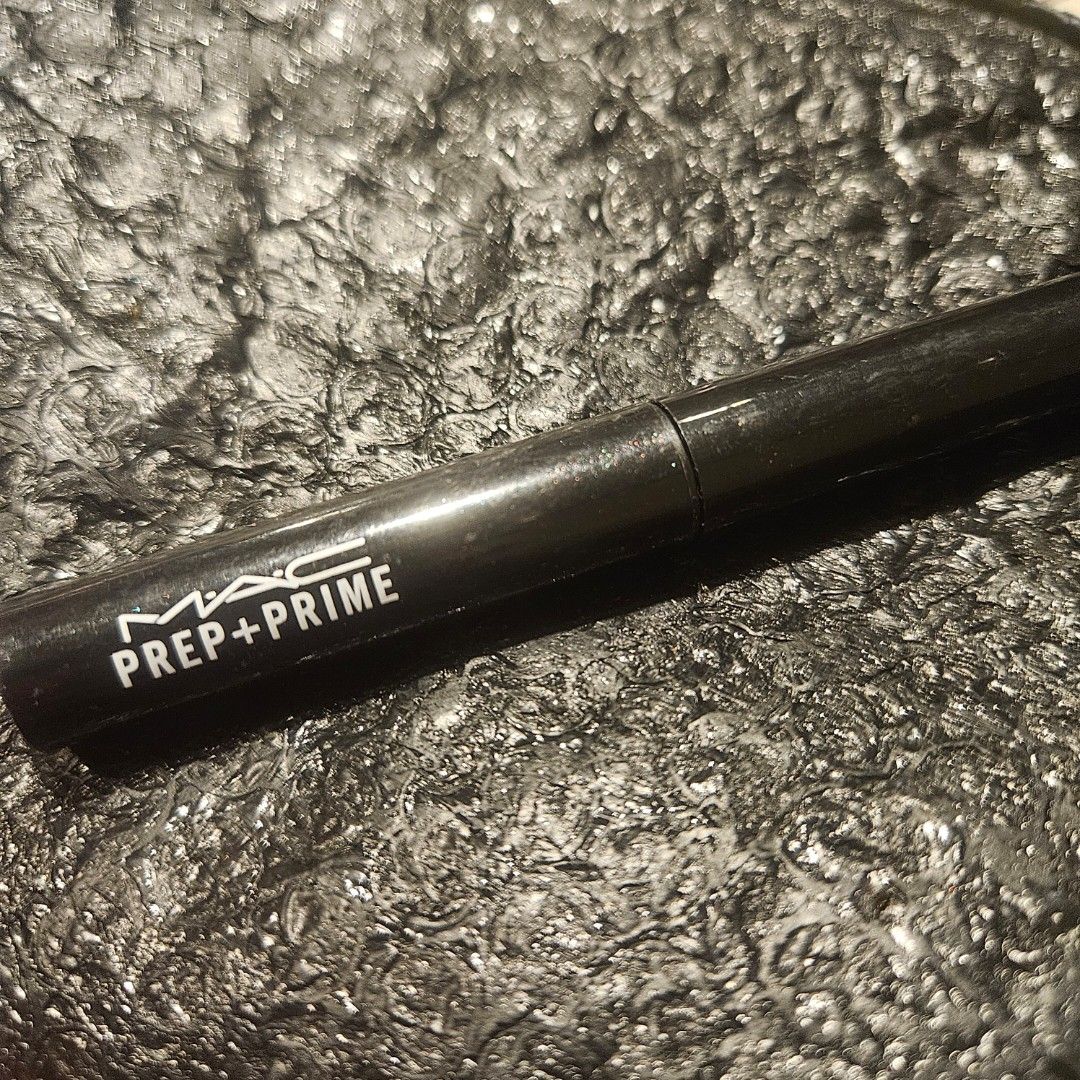 💄 BRAND NEW MAC PREP + PRIME LIP Authentic MAC Prep + Prime Lip — (Category: Makeup) located in Manila. Submitted by smartluxeph (Listing ID 1455654201, Image 2). Description: 💄 BRAND NEW MAC PREP + PRIME LIP Authentic MAC Prep + Prime Lip — a color-free lip primer designed to create a smoother base before lipstick application. ✨ Helps smooth and prep the lips ✨ Makes lipstick application easier and more even ✨ Color-free — works under any lip 