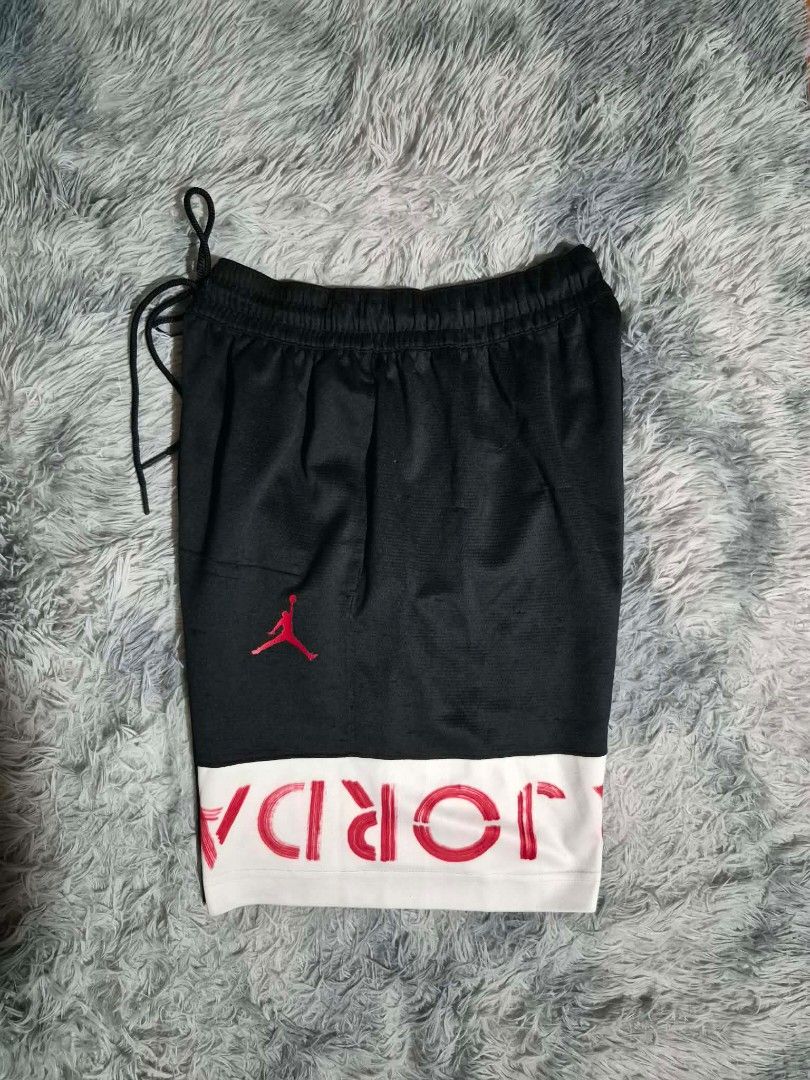 Air Jordan Script Short (Category: Shorts) located in Talisay. Submitted by reyteliquido (Listing ID 1455509635, Image 1). Description: Medium 26-32 adjustable garterized with lace Original Lace Length 19 Leg opening 12 Excellent condition Color rate 10/10 Issue rans loosestich sa waist Need wash.