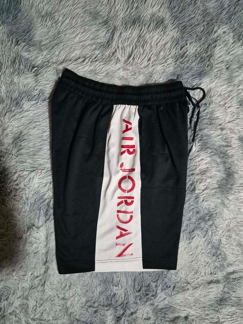 Air Jordan Script Short (Category: Shorts) located in Talisay. Submitted by reyteliquido (Listing ID 1455509635, Image 2). Description: Medium 26-32 adjustable garterized with lace Original Lace Length 19 Leg opening 12 Excellent condition Color rate 10/10 Issue rans loosestich sa waist Need wash.