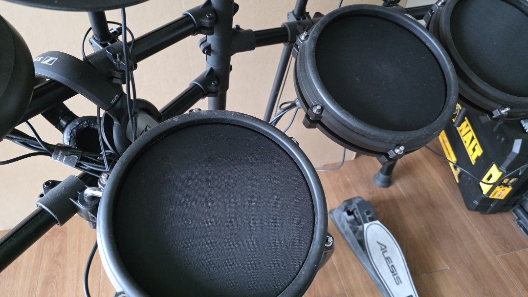 Alesis Nitro Mesh Kit Electronic Drum Set (Category: Musical Instruments) located in Muntinlupa City. Submitted by olxph_822360203 (Listing ID 1455629032, Image 2). Description: - Alesis Nitro Mesh Kit electronic drum set - Includes drum module, pads, and cymbals - Comes with kick pedal and -hat pedal - All necessary cables and rack are included - Ideal for practice sessions or small live performances - Ready for its next drummer!.