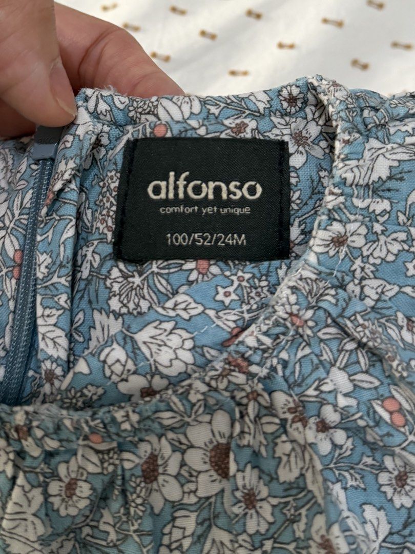 Alfonso - Floral Dress (Category: Babies & Kids Fashion) located in Muntinlupa City. Submitted by katjmd (Listing ID 1455658448, Image 2). Description: 24m on tag.