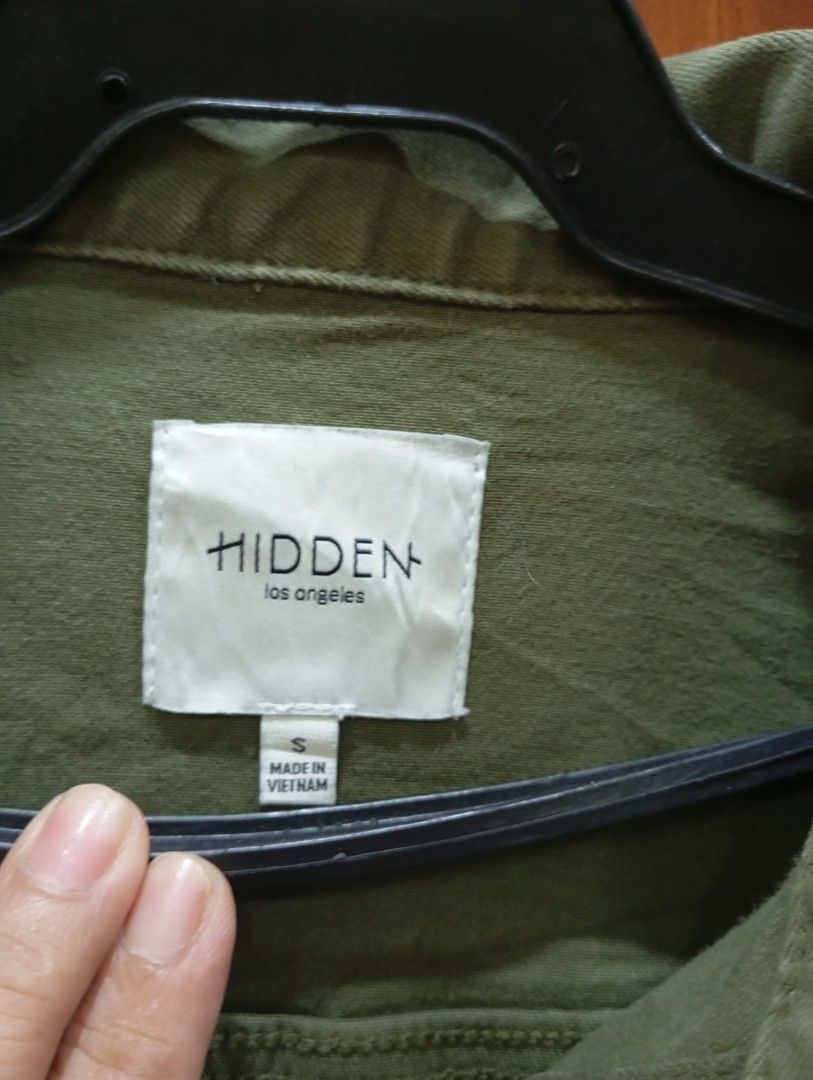 Army Green jacket (Category: Coats, Jackets and Outerwear) located in Guiguinto. Submitted by royalstar.e5203a (Listing ID 1455511142, Image 3). Description: good condition.