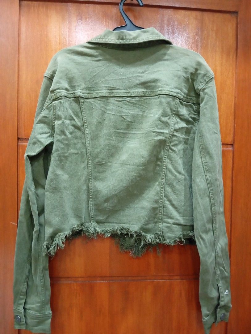 Army Green jacket (Category: Coats, Jackets and Outerwear) located in Guiguinto. Submitted by royalstar.e5203a (Listing ID 1455511142, Image 2). Description: good condition.