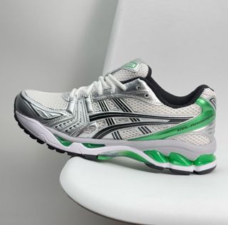 (Category: ) located in . Submitted by newbalancestoresg (Listing ID 1455576999, Image 1). Description: .