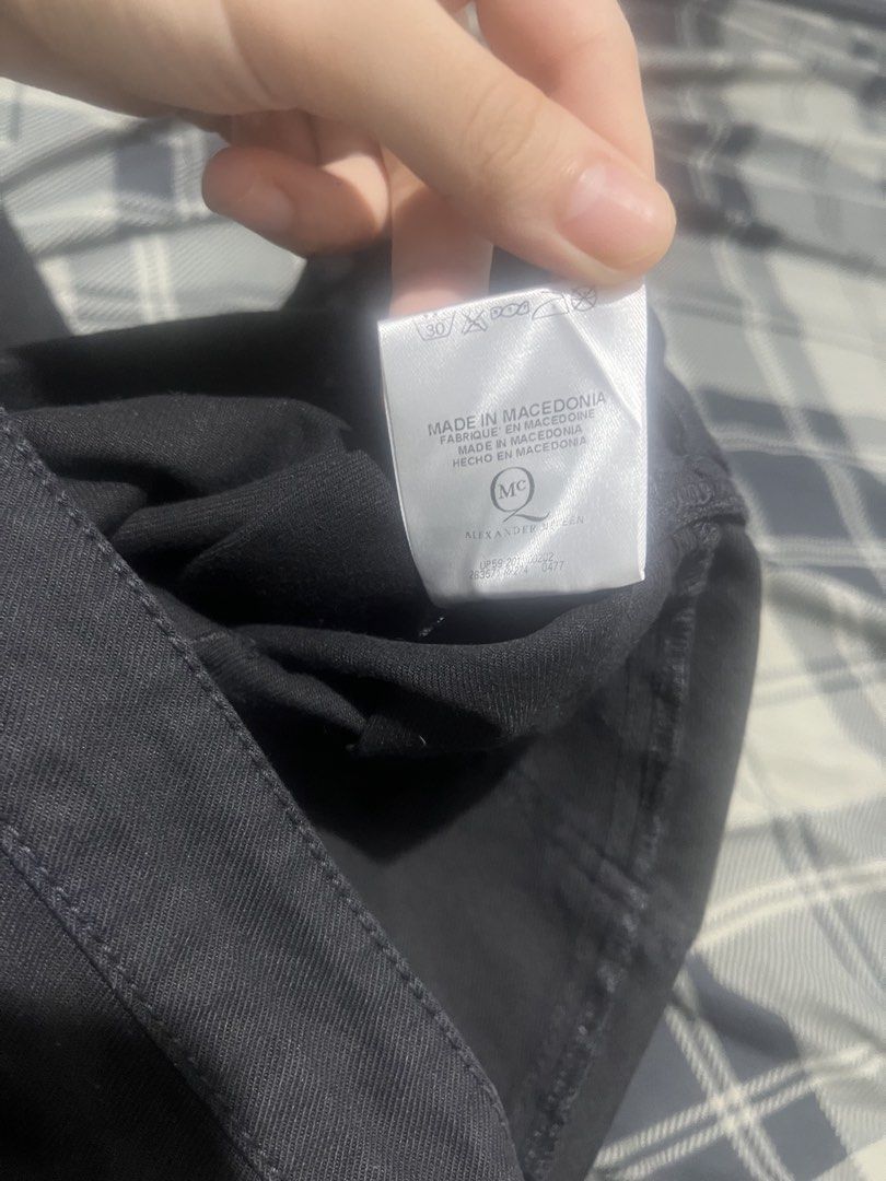 Authentic Alexander McQueen Pants (Category: Jeans) located in General Mariano Alvarez. Submitted by khay.ryouta (Listing ID 1455545227, Image 3). Description: Done legitimacy check and it is authentic (Last picture) *Complete tags No major issue Size 32 Length 38 .