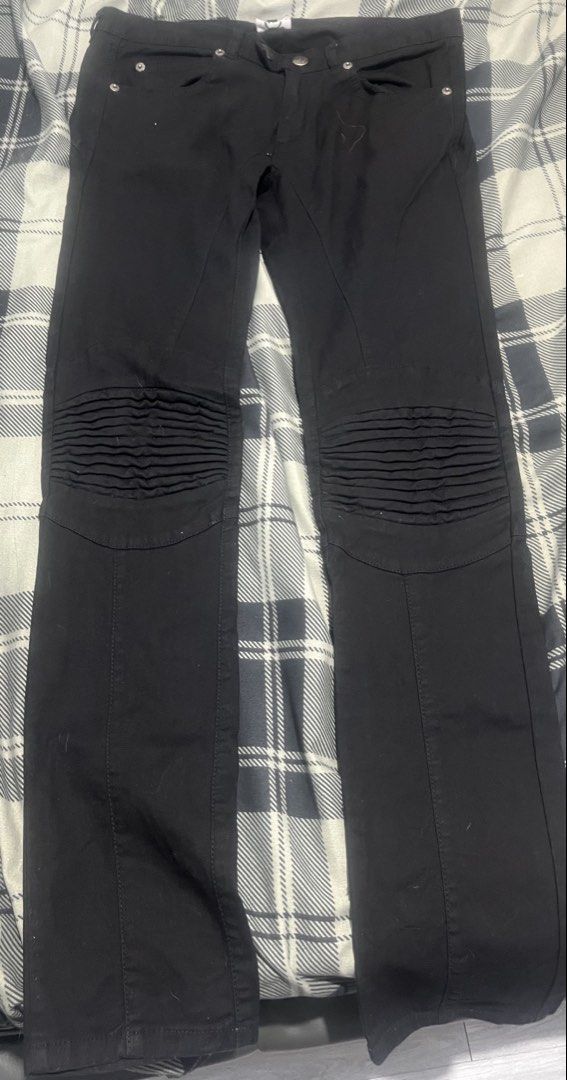 Authentic Alexander McQueen Pants (Category: Jeans) located in General Mariano Alvarez. Submitted by khay.ryouta (Listing ID 1455545227, Image 2). Description: Done legitimacy check and it is authentic (Last picture) *Complete tags No major issue Size 32 Length 38 .